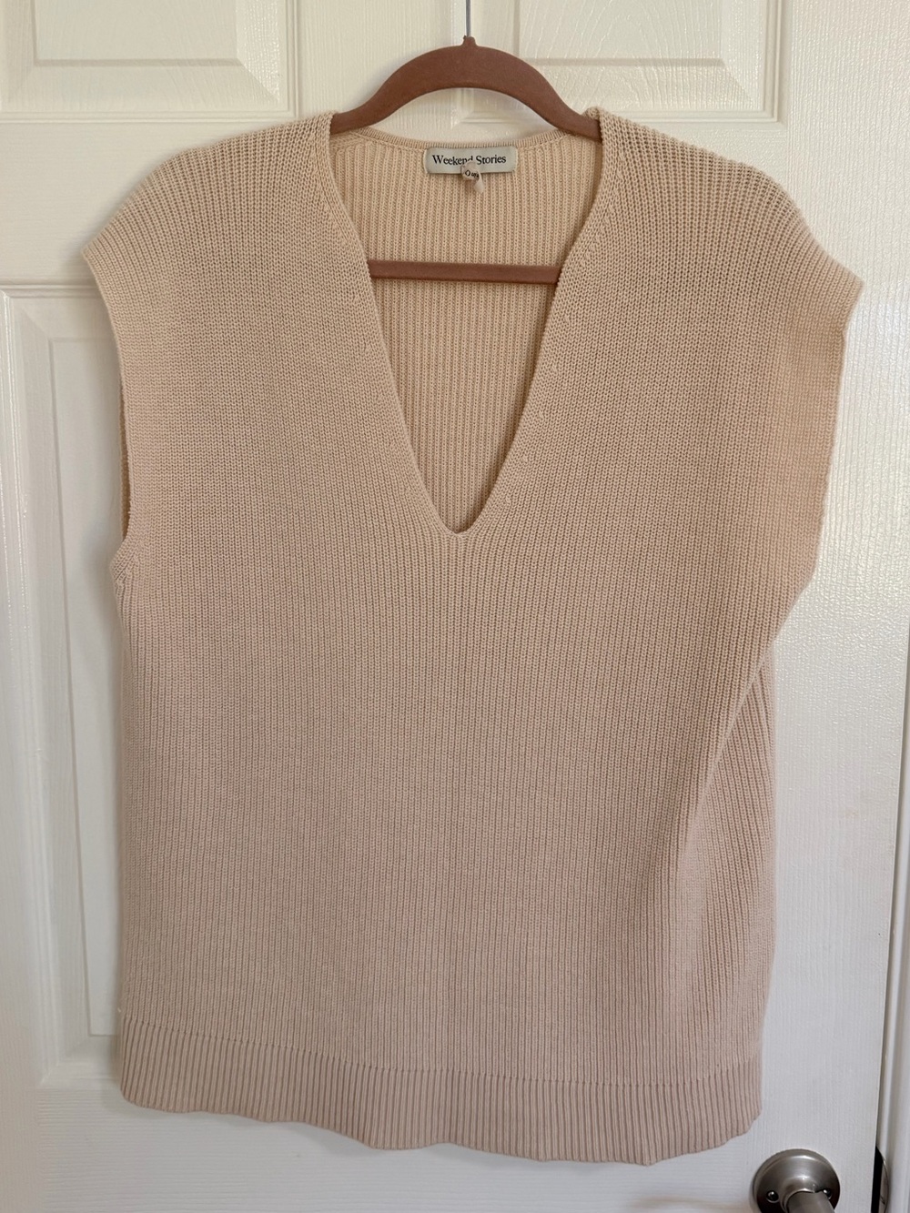 Weekend Stories Soft Cream V-Neck Knit Sweater Vest